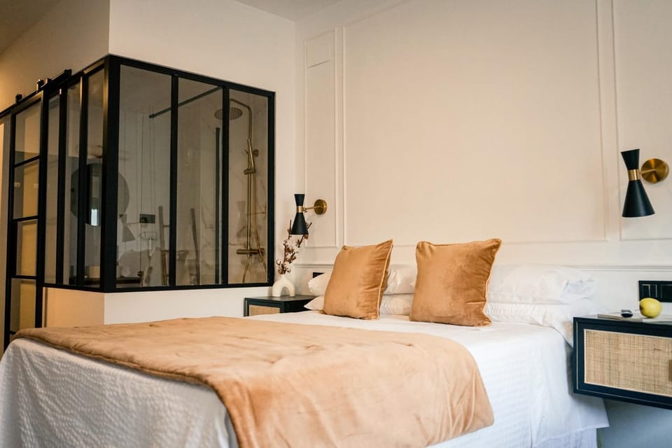 Bed, Photo of the whole room