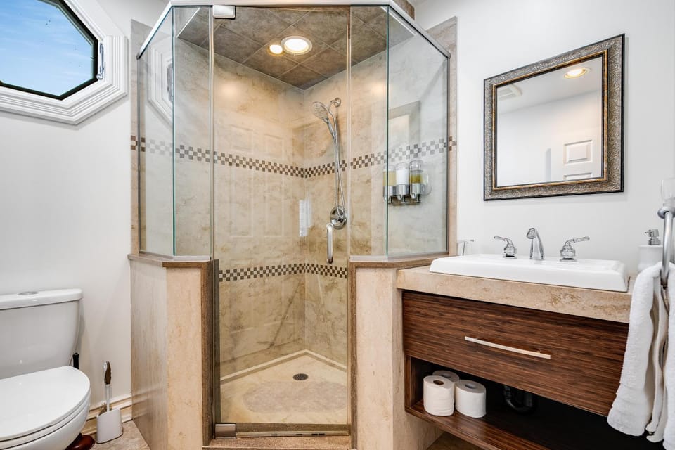 Shower, Toilet, Bathroom