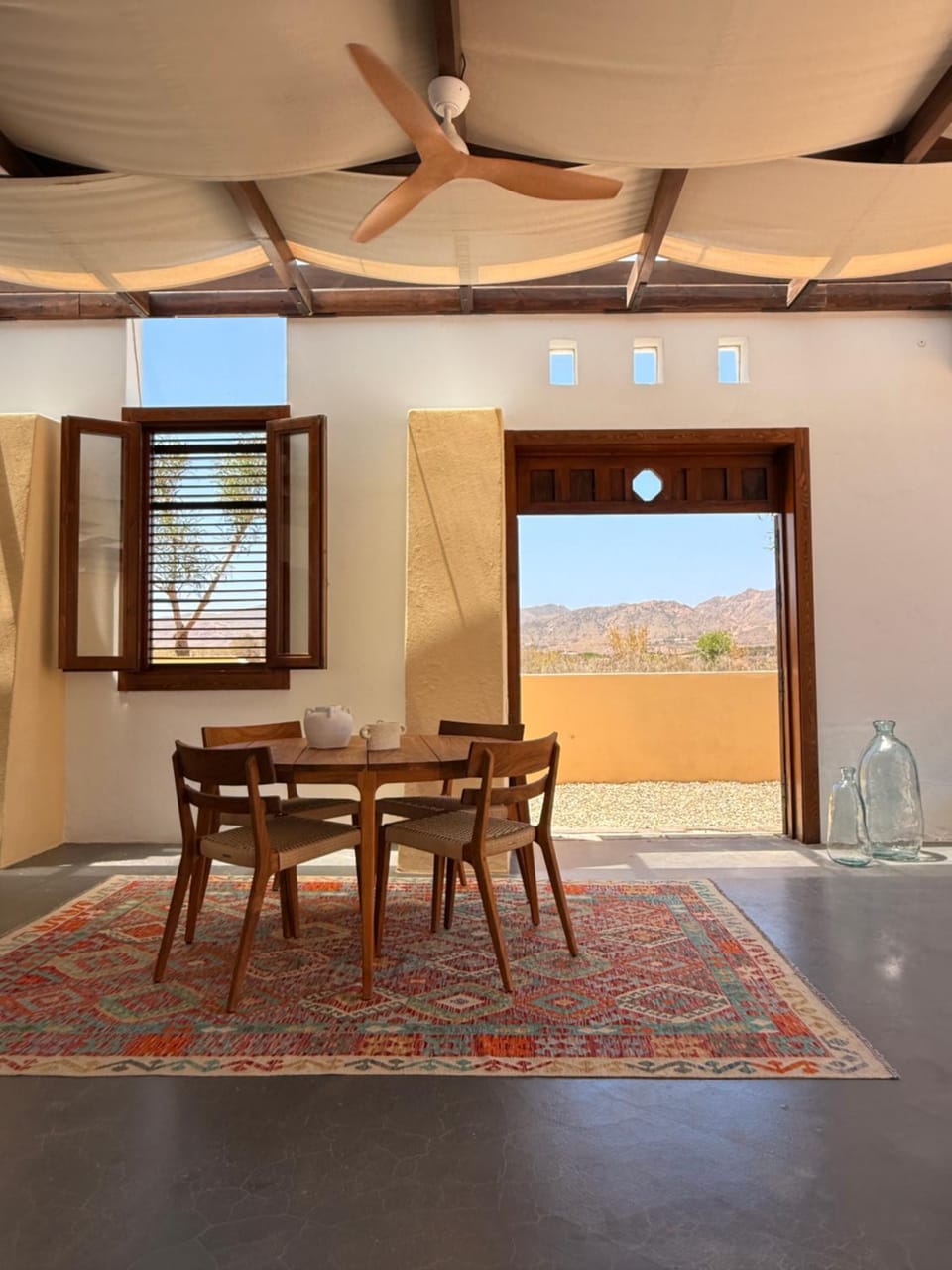 Property building, Living room, Dining area, Breakfast