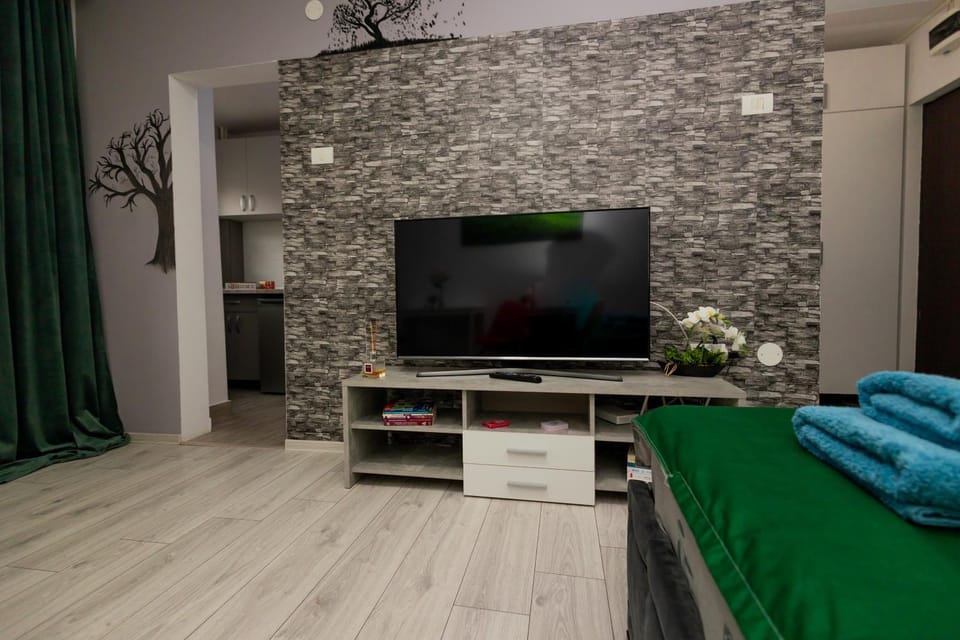 Communal lounge/ TV room, TV and multimedia, Living room, Seating area, Evening entertainment