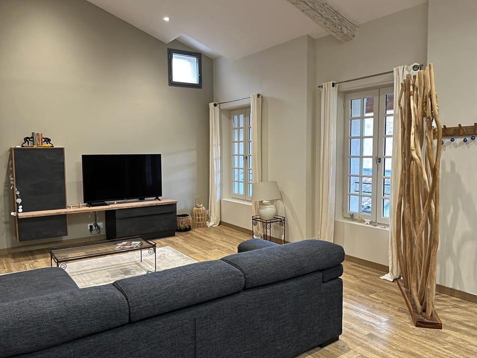 Communal lounge/ TV room, Living room