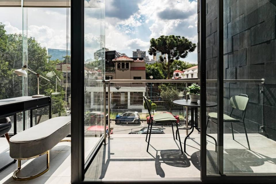 Urban Elegance Apartment with Balcony Views Apartment in Mexico City
