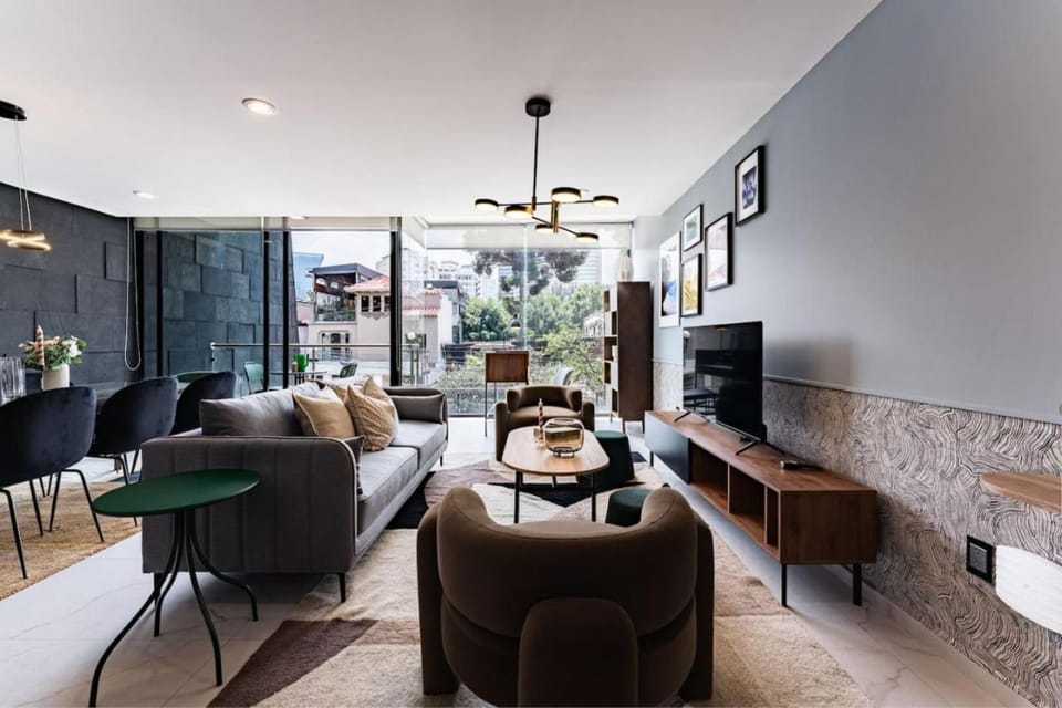 Stylish Polanco Stay Best for Groups with Workspace Apartment in Mexico City