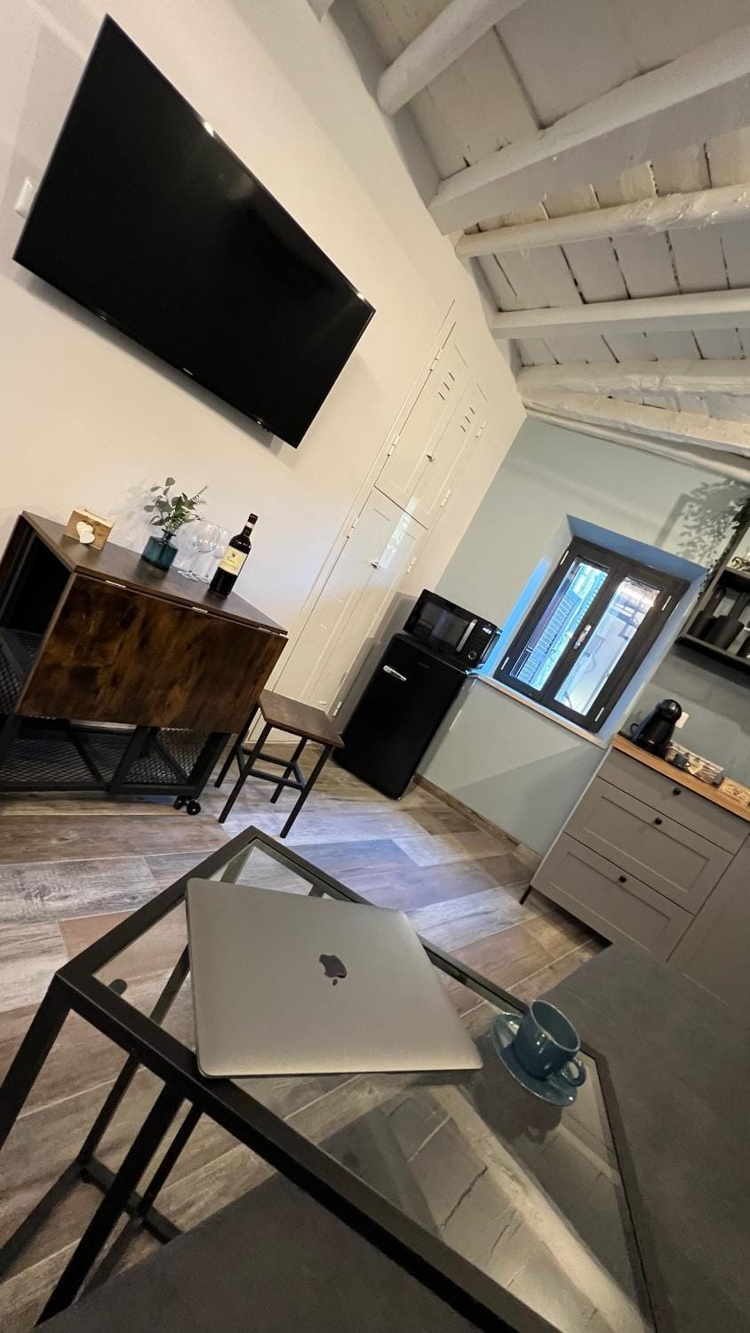 TV and multimedia, Kitchen or kitchenette