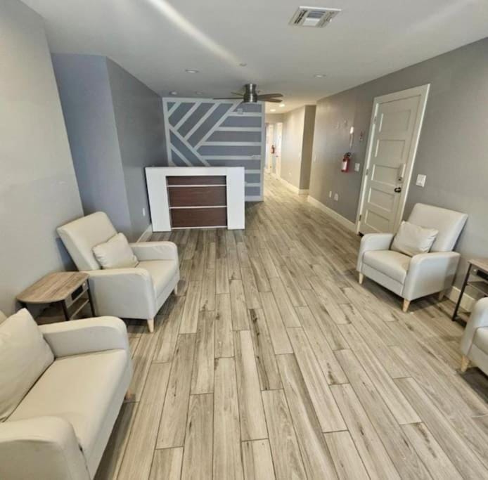 PHX Airport 9BR, 7BA, BBQ, events and pets Allowed Villa in Estrella Village