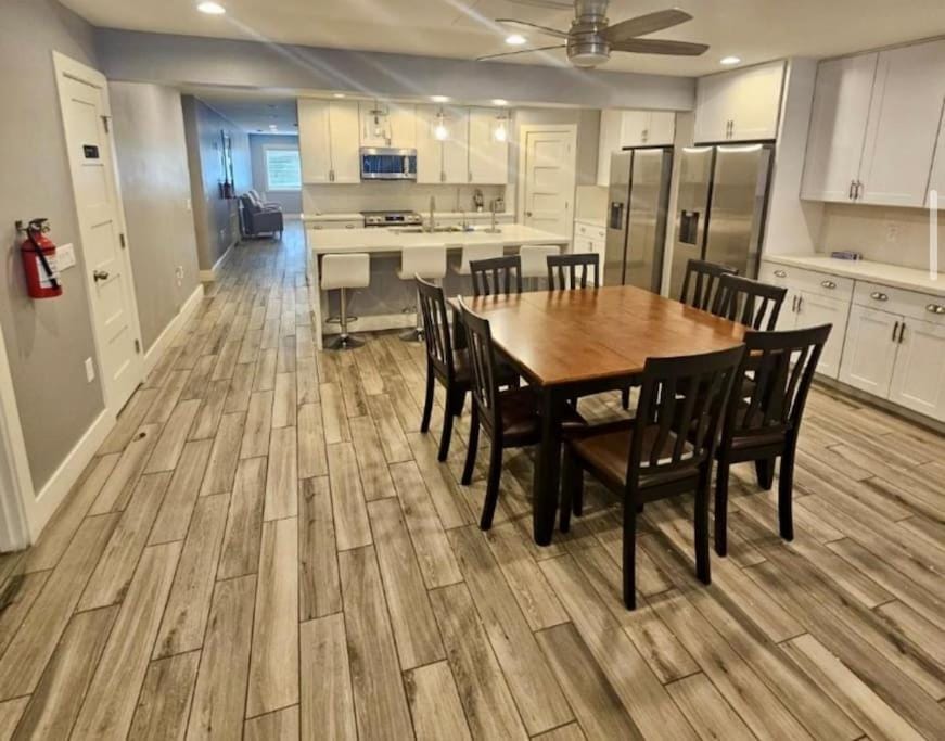 PHX Airport 9BR, 7BA, BBQ, events and pets Allowed Villa in Estrella Village
