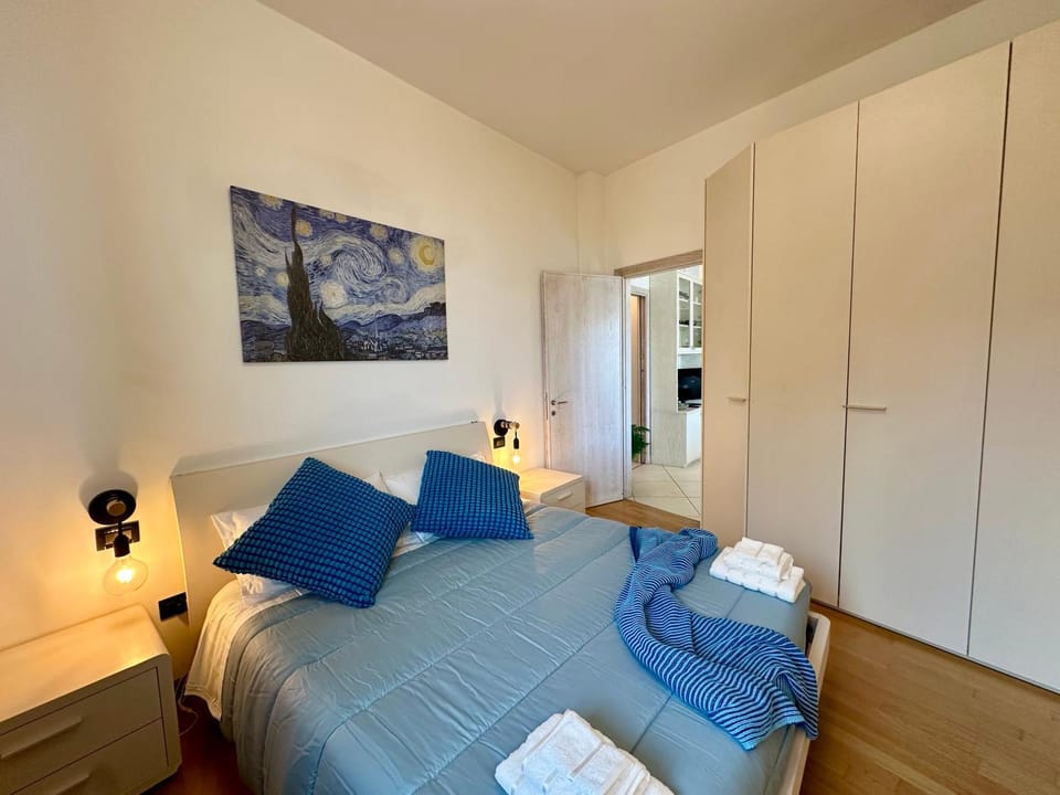 Bed, Living room, Bedroom, towels, wardrobe