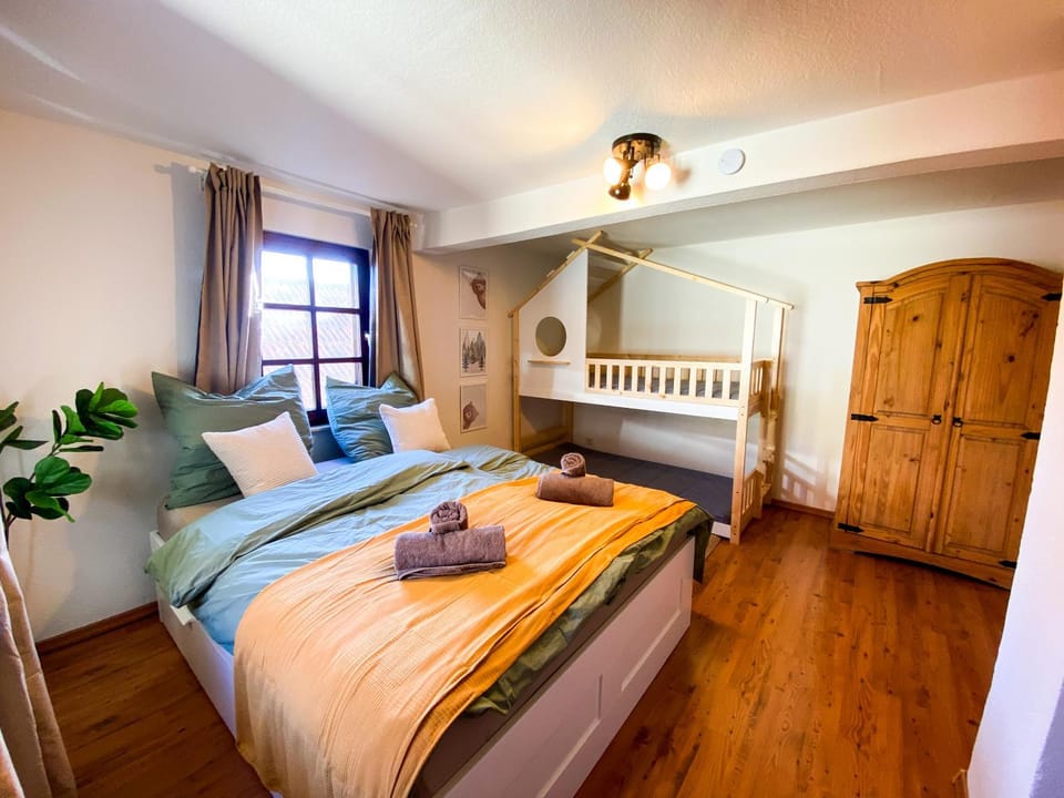 Bed, Photo of the whole room, Bedroom, wardrobe