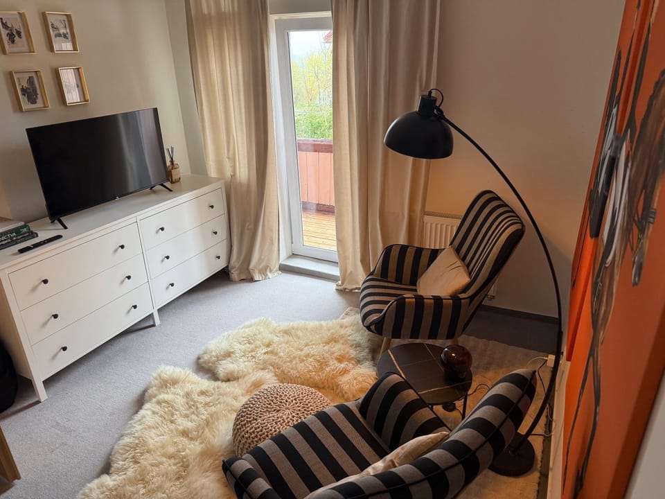Seating area, Bedroom