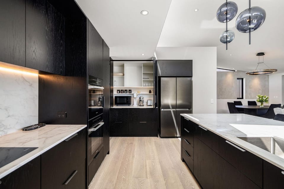 Coffee/tea facilities, Kitchen or kitchenette, dishwasher, oven, stove, toaster