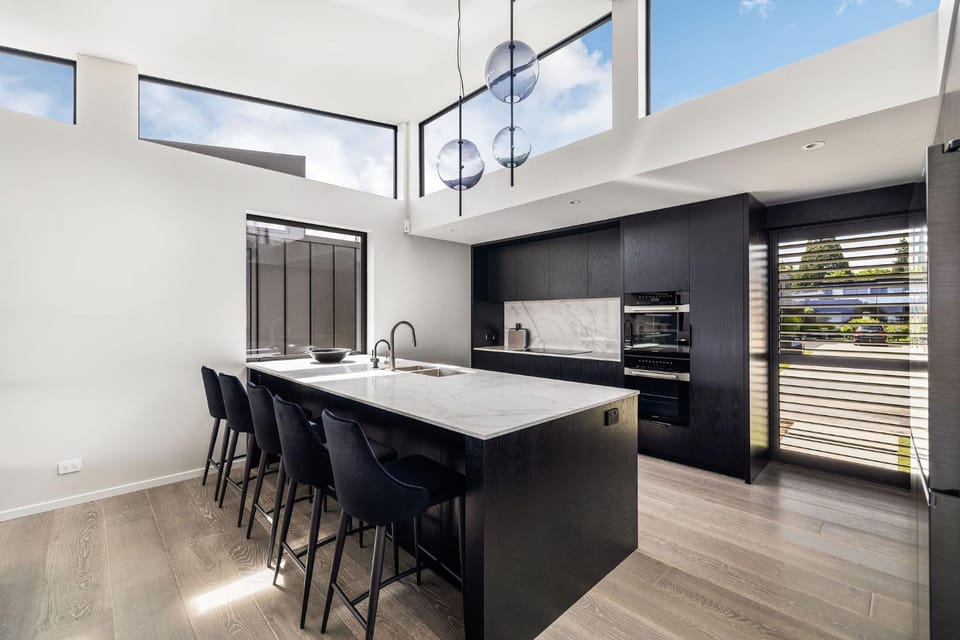 Kitchen or kitchenette, Dining area, oven, stove