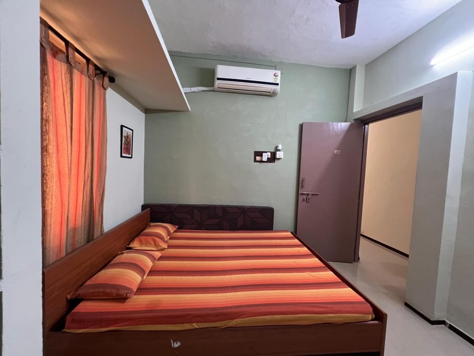 Bed, Bedroom, air conditioner