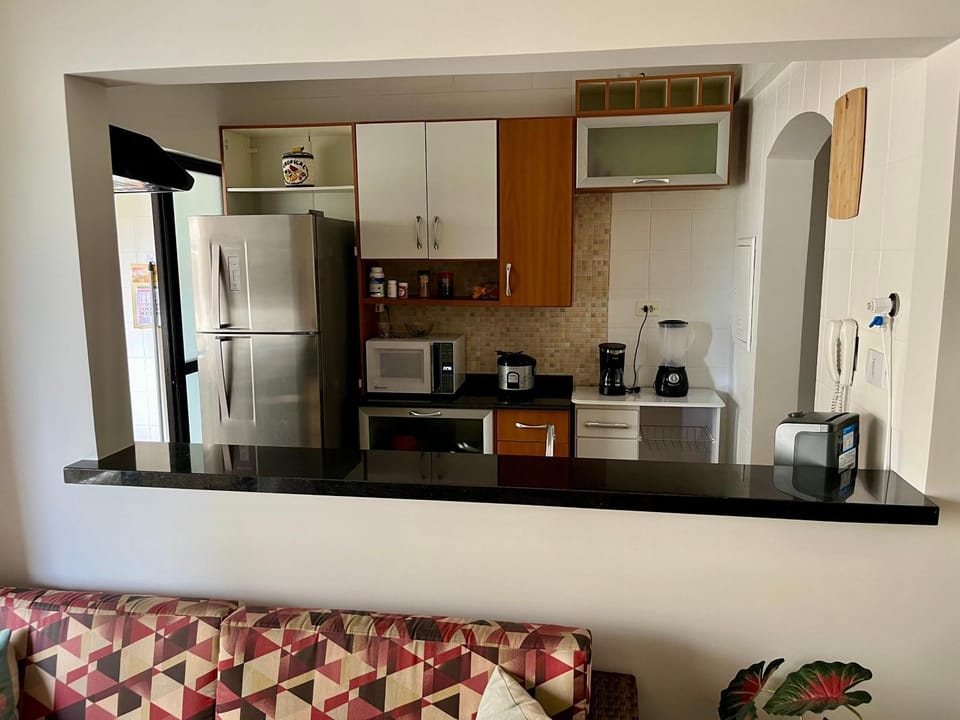 Coffee/tea facilities, Kitchen or kitchenette, oven, stove