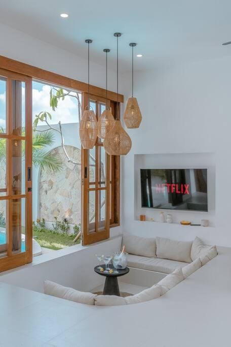 Villa NÂTIKA - Mediterranean & Tropical 3B Villa Canggu Beach Villa in North Kuta