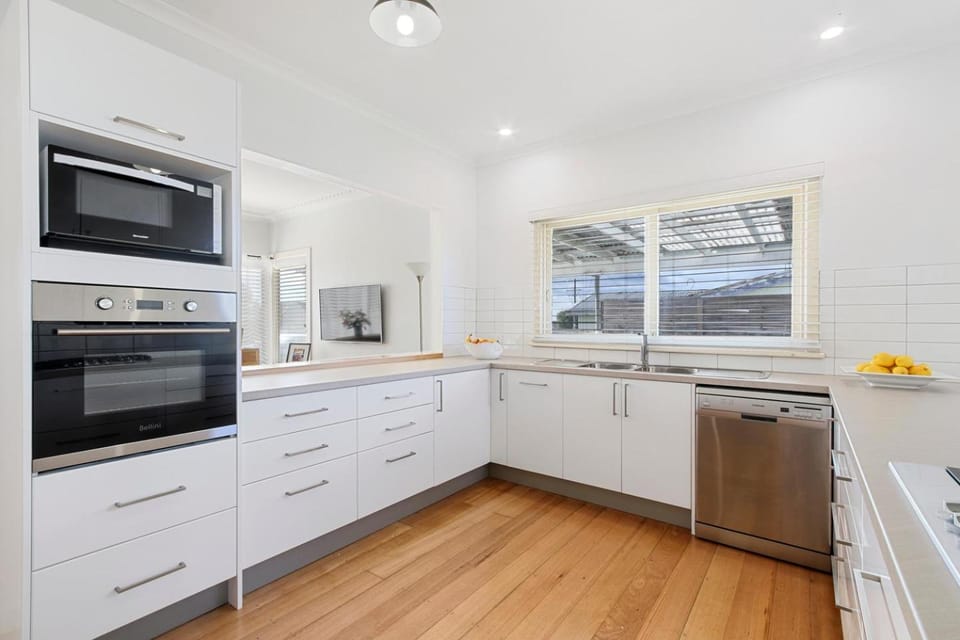 Cute, Comfy, Family and Pet friendly House in Victoria