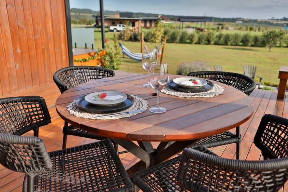 Patio, Day, Dining area