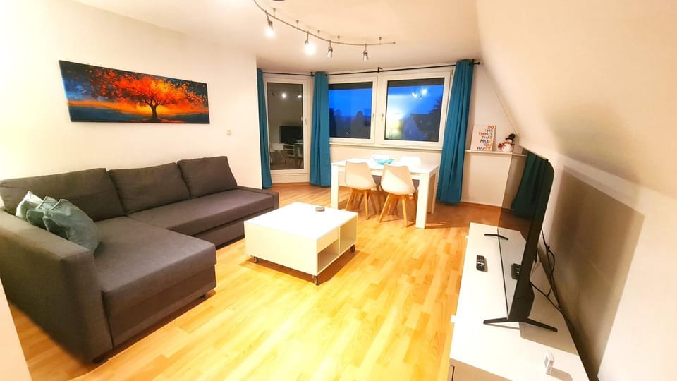 Bed, TV and multimedia, Living room, Seating area, Dining area, City view, City view, Quiet street view