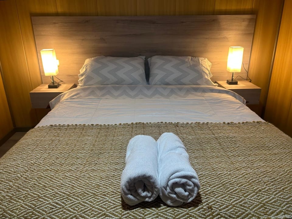 Photo of the whole room, Bedroom, towels