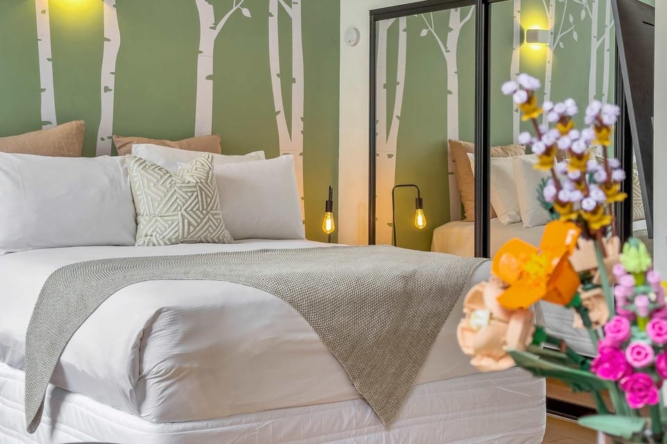 Bed, Photo of the whole room, Decorative detail, Bedroom
