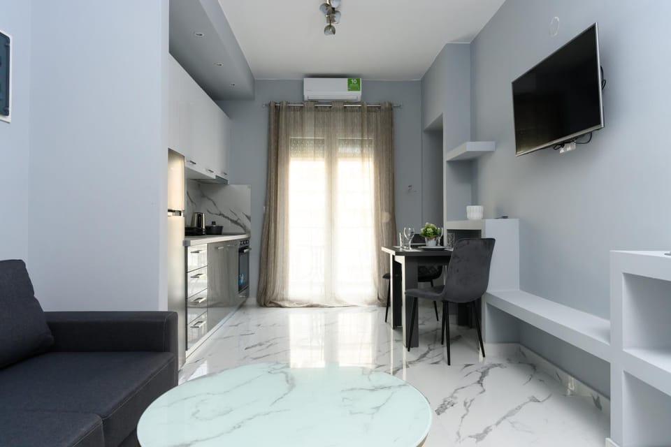 TV and multimedia, Kitchen or kitchenette, Living room, Seating area, Dining area