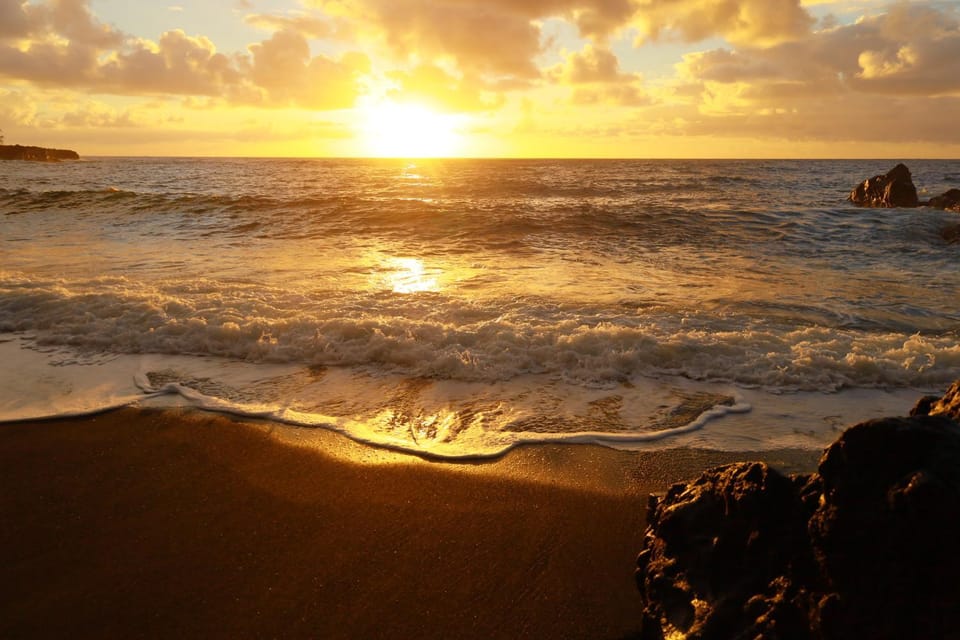 kehena black sand beach house - ocean view swim spa House in Big Island