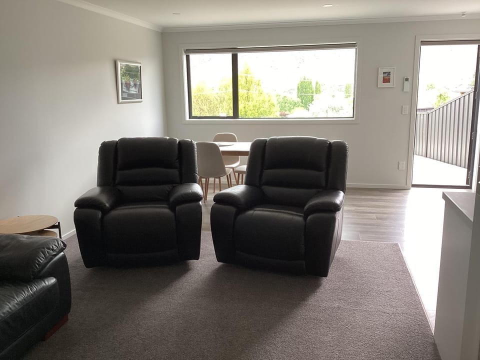 Modern and stylish in Meyer Apartment in Alexandra