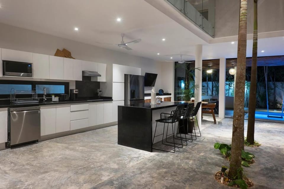 Kitchen or kitchenette, Dining area, Pool view