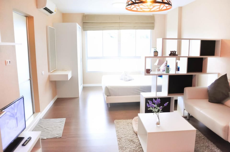 TV and multimedia, Photo of the whole room, Bedroom