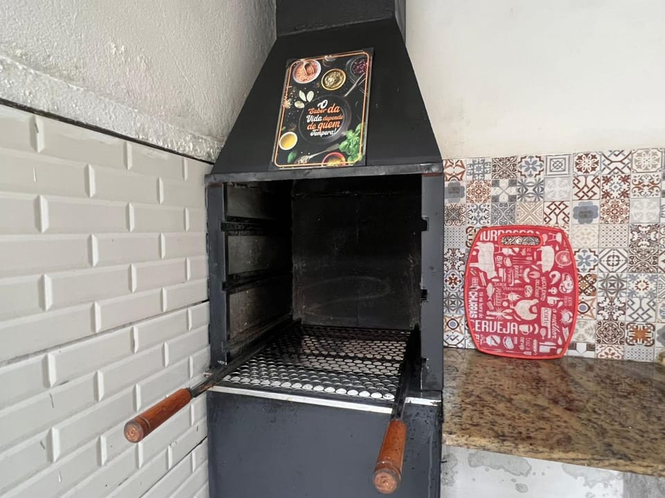 Casa para até 12 pessoas a 5 min da praia com churrasqueira e 3 vagas de garagem House in State of São Paulo