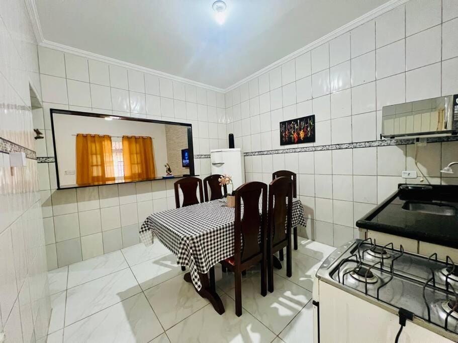 Kitchen or kitchenette, Dining area, minibar, pet friendly, stove
