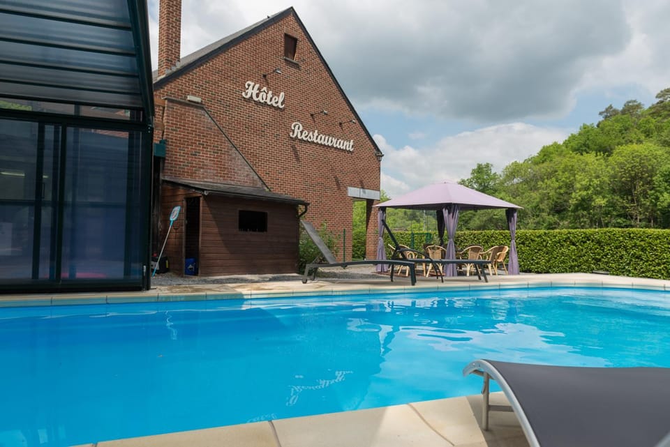 Property building, Garden, Swimming pool, Swimming pool