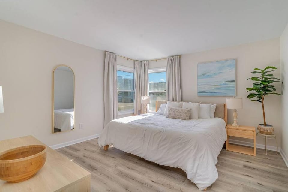Coastal Holiday at the Drifter Apartment in Garden City