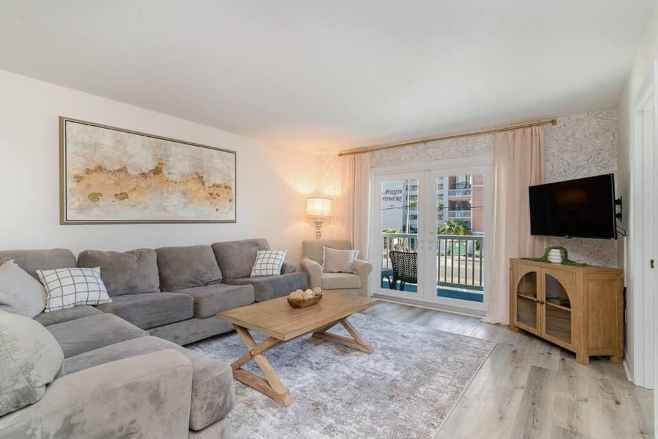 Coastal Holiday at the Drifter Apartment in Garden City