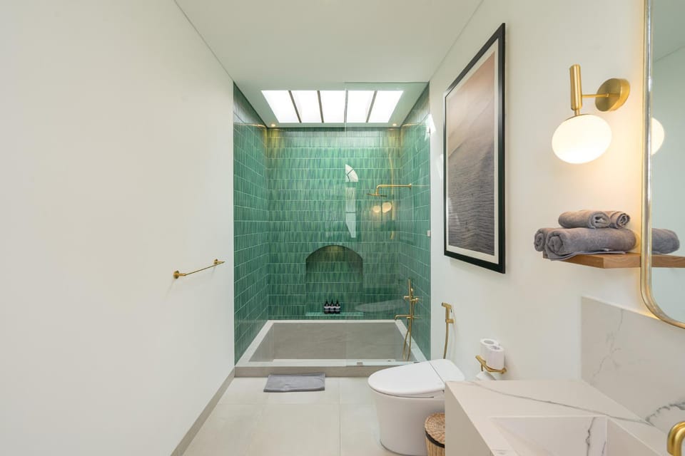 Shower, Toilet, Bathroom, Bath, bidet, towels