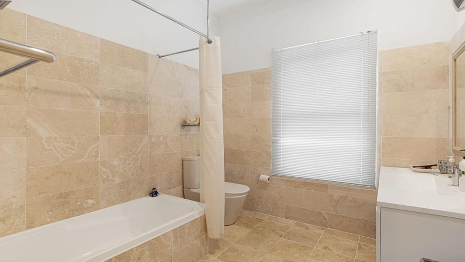 Shower, Toilet, Bathroom, Bath