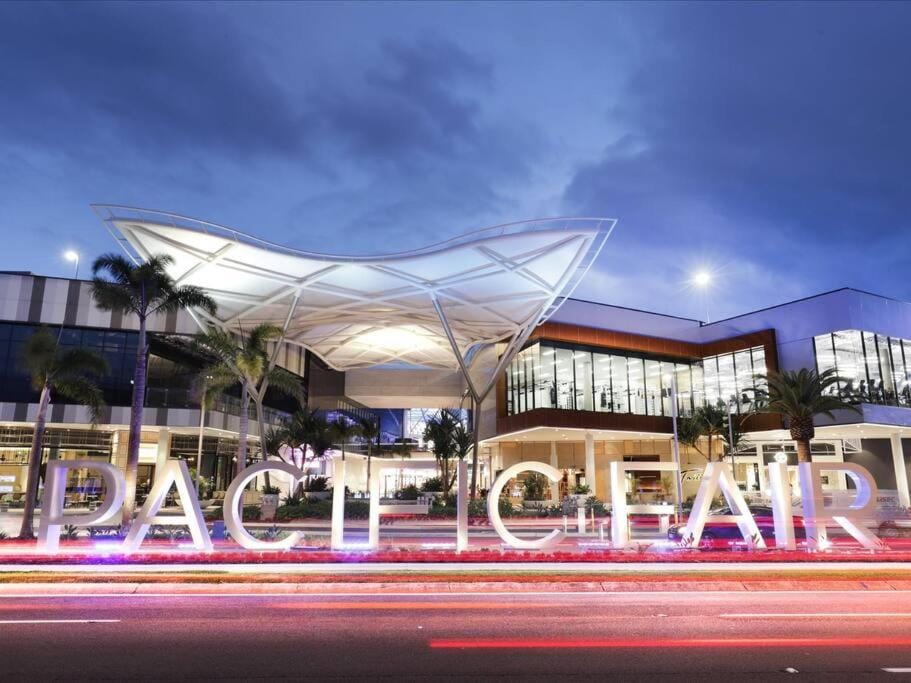 Street view, Shopping Area, Location