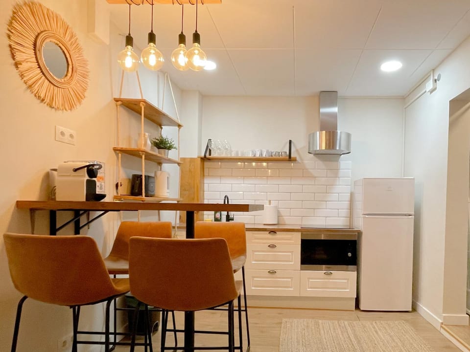 Dining area, kitchen