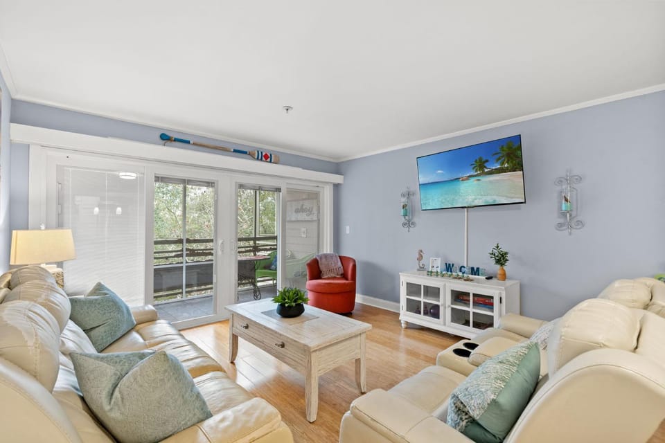 TV and multimedia, Balcony/Terrace, Living room, Seating area, Garden view