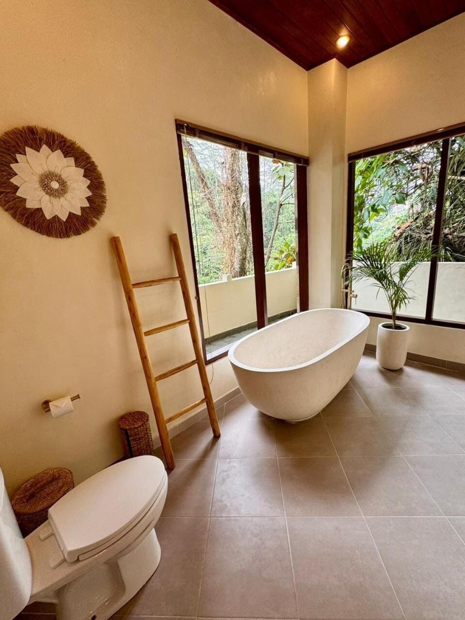 Superior One Bedroom Apartment w Breathtaking View Apartment in Tampaksiring