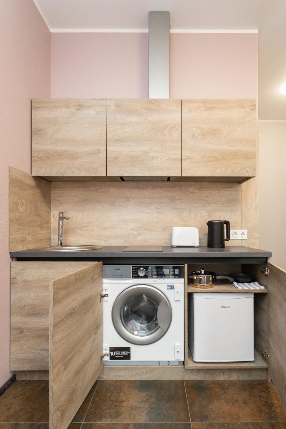 Kitchen or kitchenette, stove, toaster, washing machine