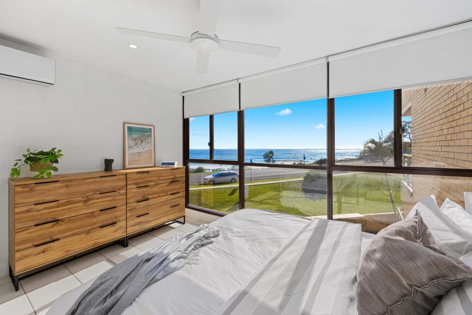 Bed, Natural landscape, View (from property/room), Photo of the whole room, Bedroom, Sea view, air conditioner