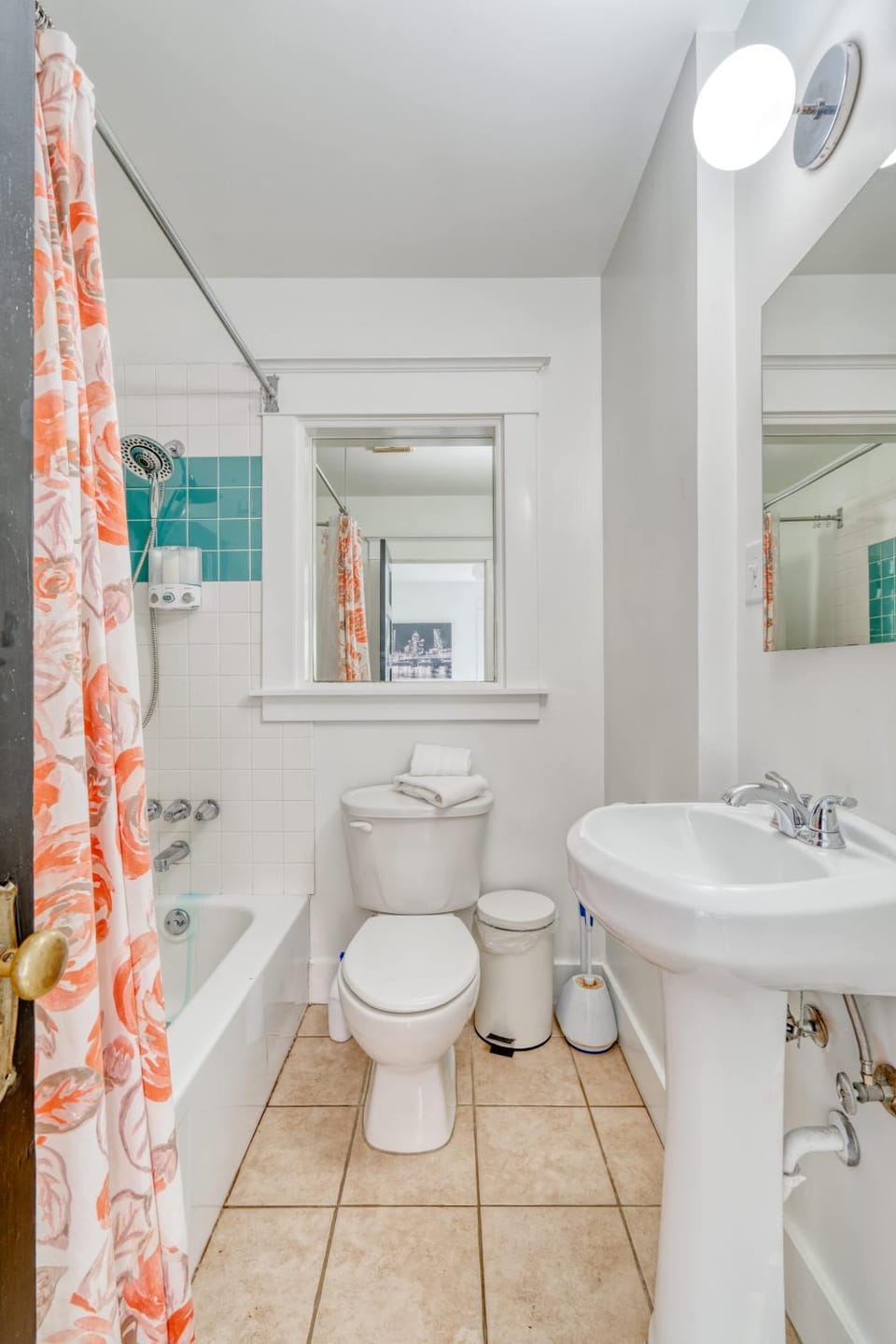 Stay Portland - The Sunnyside Cottage, Local Shops & Nightlife Apartment in Portland