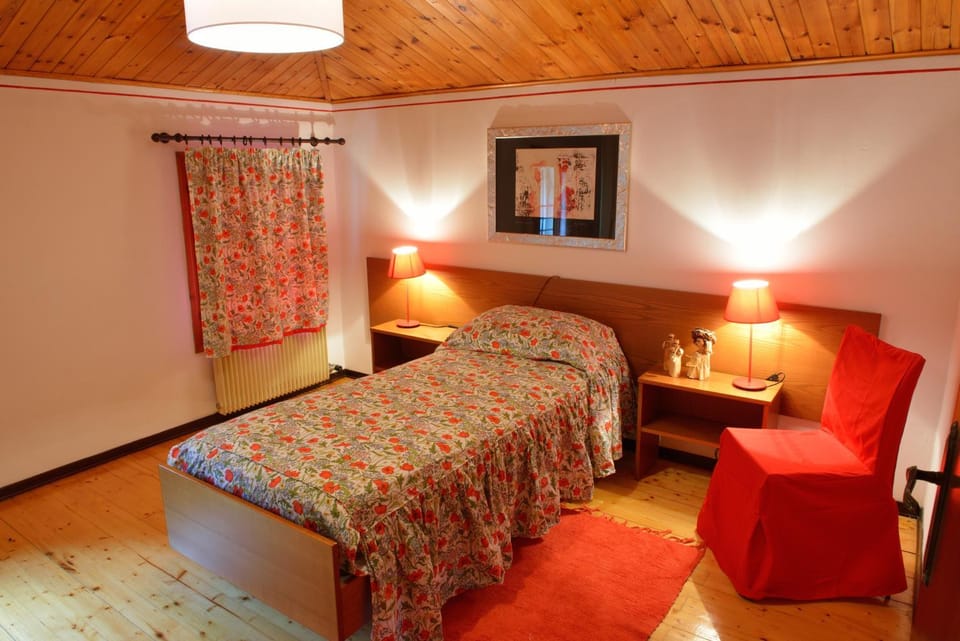 Bed, Photo of the whole room
