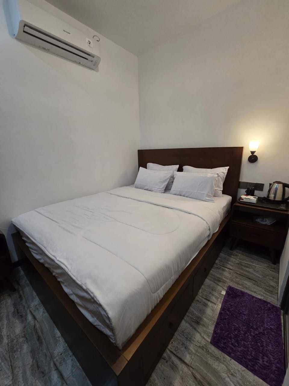 Bed, Bedroom, air conditioner