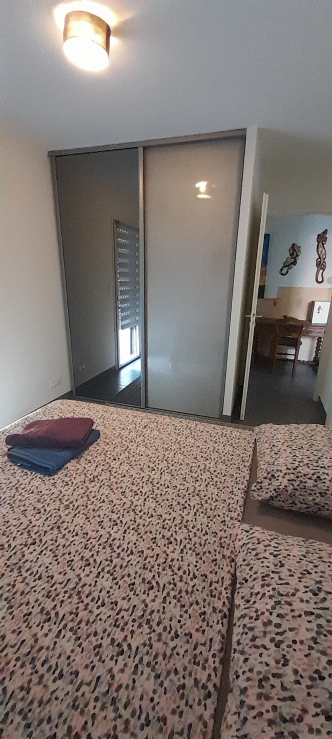 Chambre No1 Lit double Vacation rental in Saint-Julien-en-Born