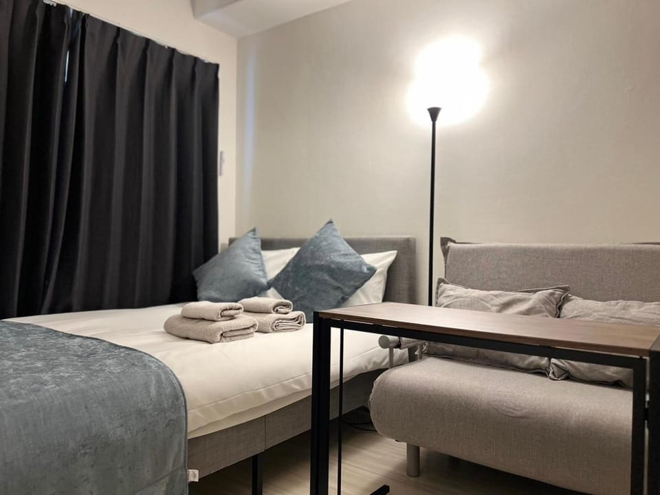 Photo of the whole room, Bedroom