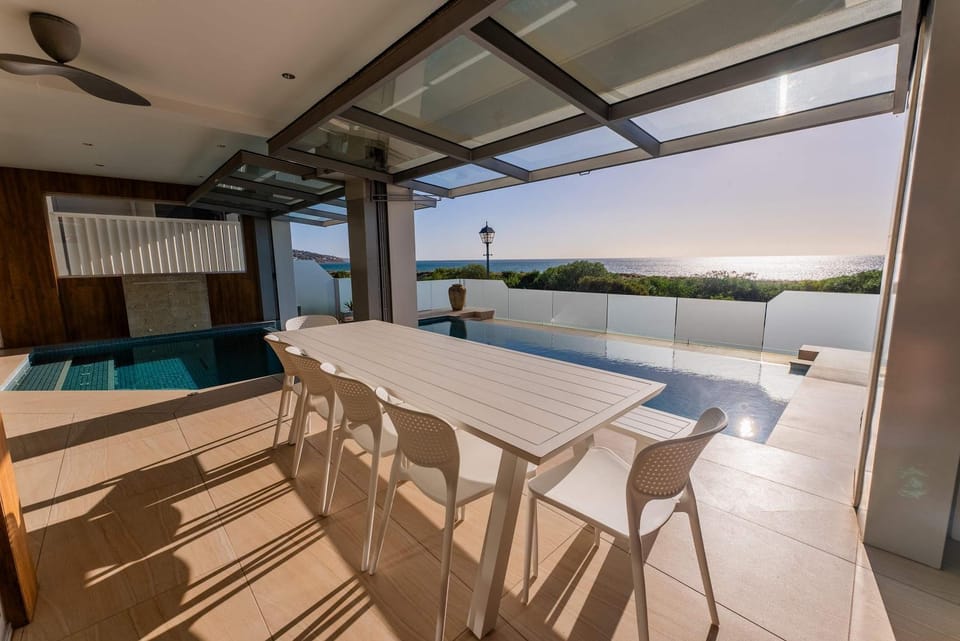 View (from property/room), Balcony/Terrace, Living room