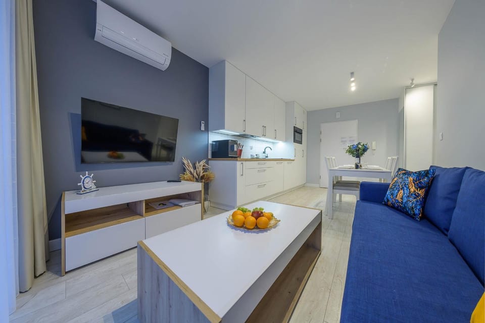 Communal lounge/ TV room, TV and multimedia, Kitchen or kitchenette, Living room, Seating area, Dining area
