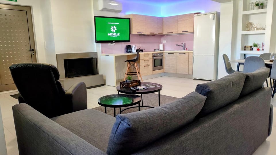 TV and multimedia, Kitchen or kitchenette, Living room, Seating area, Dining area, Evening entertainment, minibar