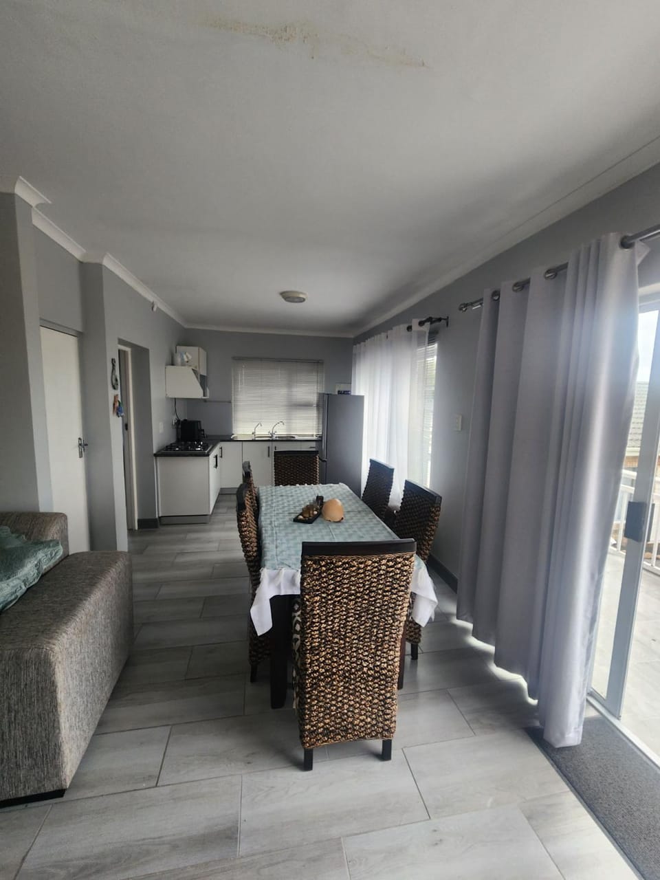 Restaurant/places to eat, Seating area, Dining area, kitchen